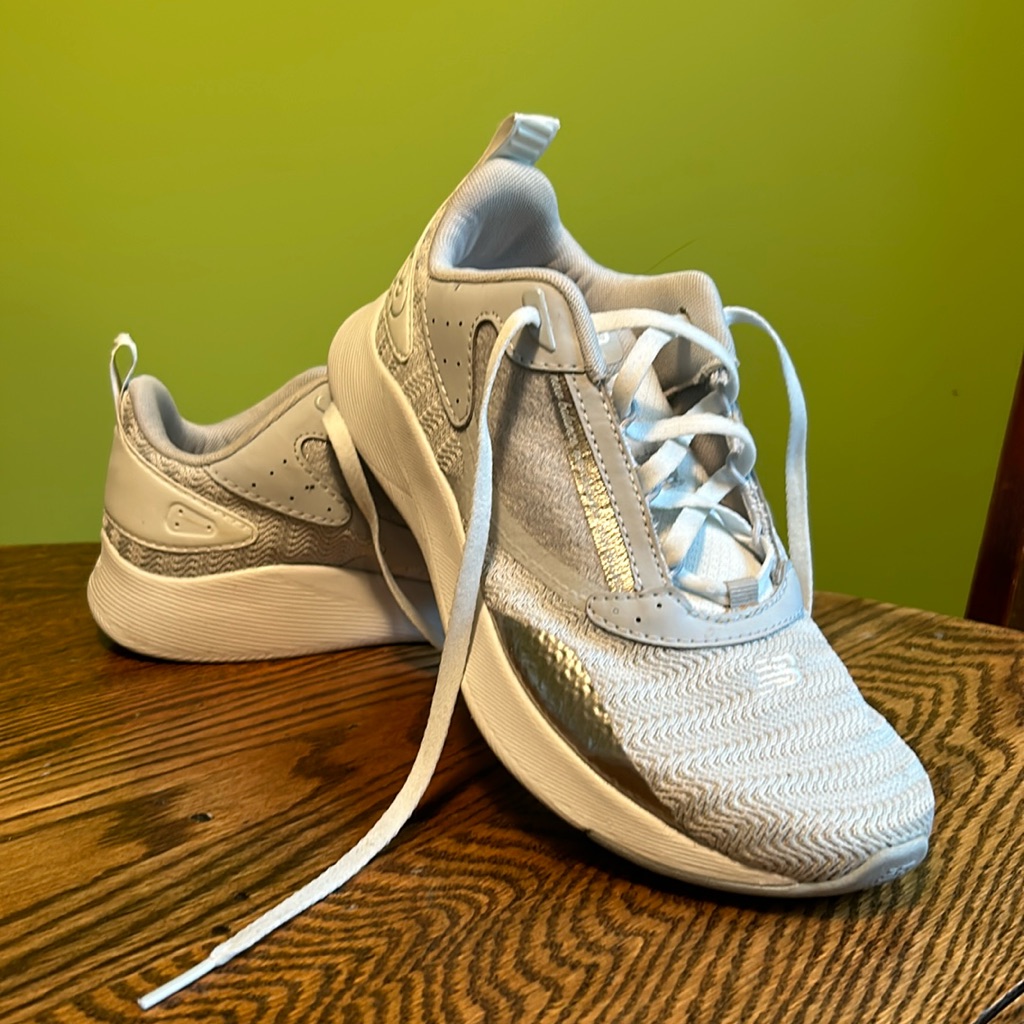 New Balance Beaya. 7 Wide